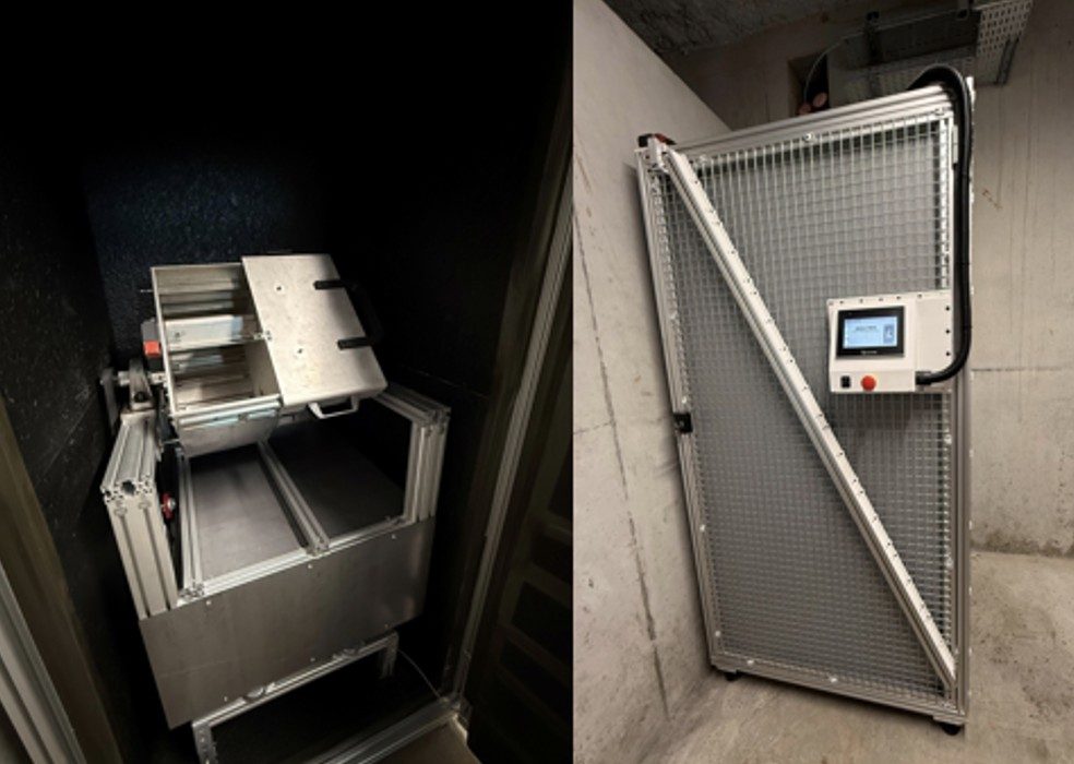 Capotage acoustique d'un broyeur : intérieur de la cabine et porte d'accès avec commande déportée